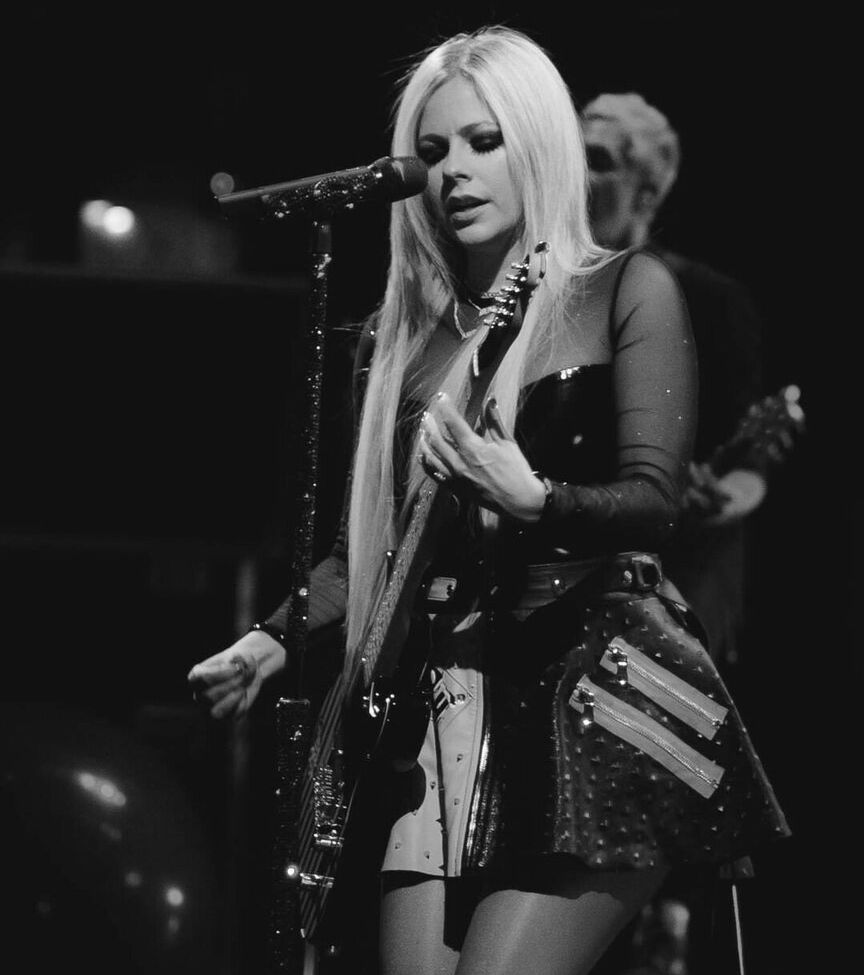Avril Lavigne desnuda #108025303