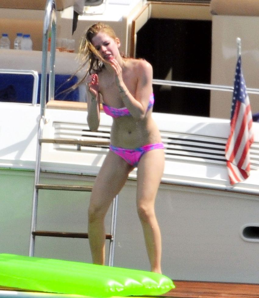 Avril Lavigne desnuda #108025454