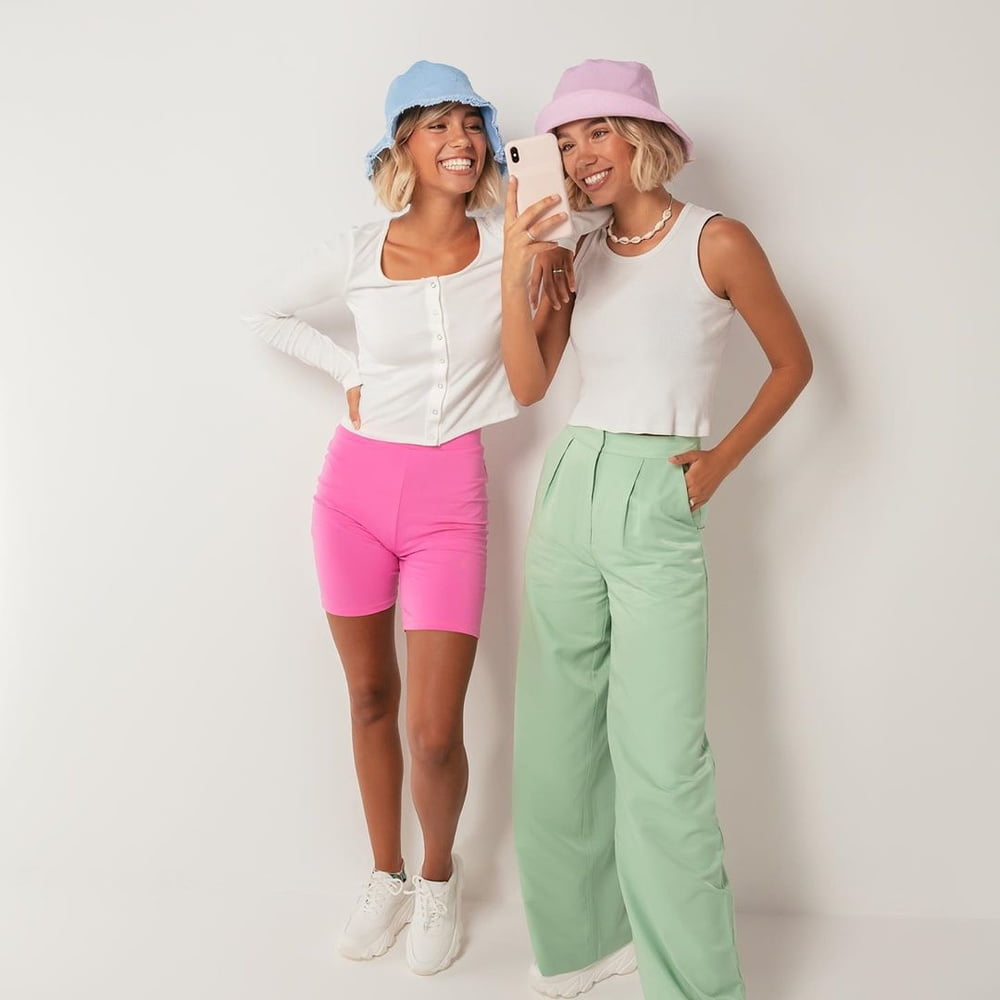 Lisa und lena
 #79949762