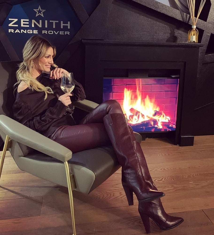 Female Celebrity Boots &amp; Leather - Valentina Bonariva #94225639