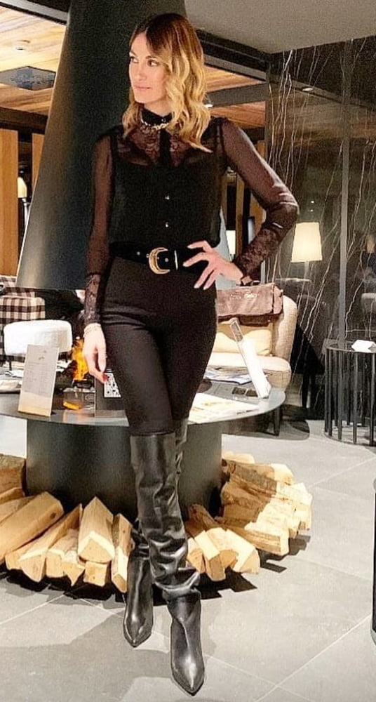Female Celebrity Boots &amp; Leather - Valentina Bonariva #94225682