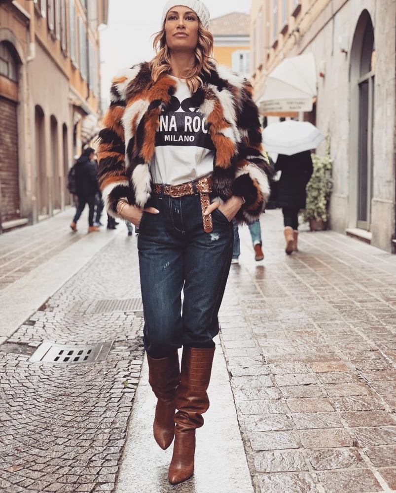 Female Celebrity Boots &amp; Leather - Valentina Bonariva #94225685
