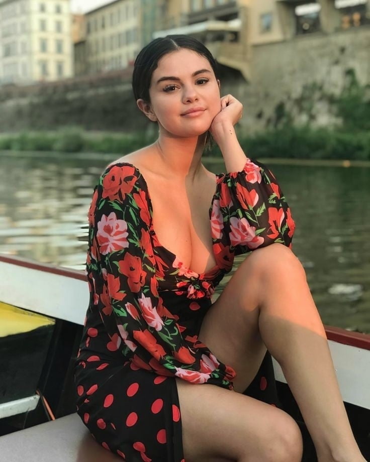 736px x 920px - SELENA GOMEZ AND HER FUCKING HOT LEGS !!! Porn Pictures, XXX Photos, Sex  Images #3874533 - PICTOA