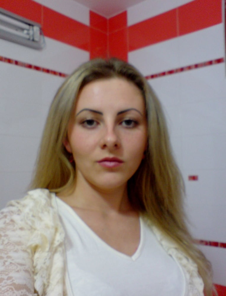 Sexy gf posiert
 #88754908