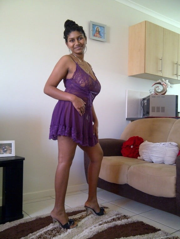 Ragazza sexy nuda dello Sri Lanka 2
 #97765279