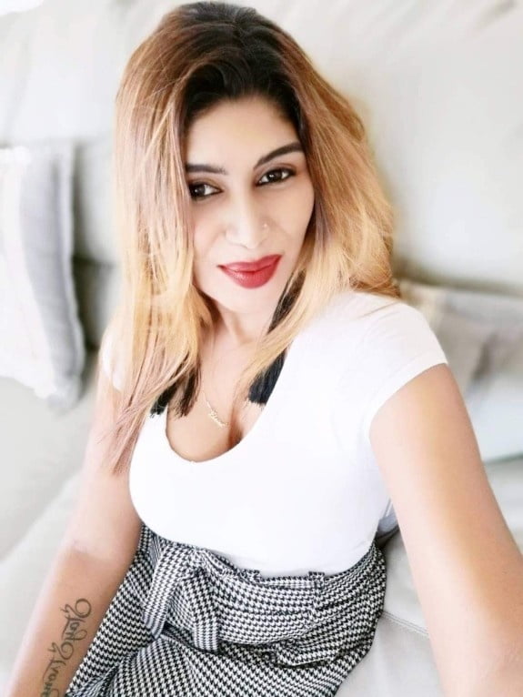 Ragazza sexy nuda dello Sri Lanka 2
 #97765371