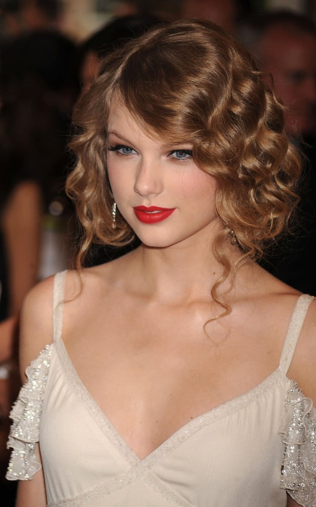 Gorgeous Taylor #93443949