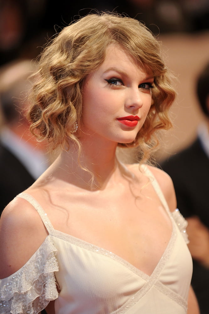 Gorgeous Taylor #93443962