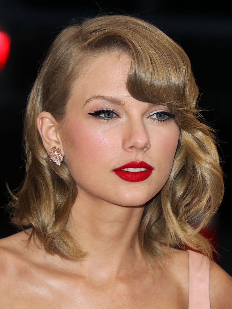 Gorgeous Taylor #93443975