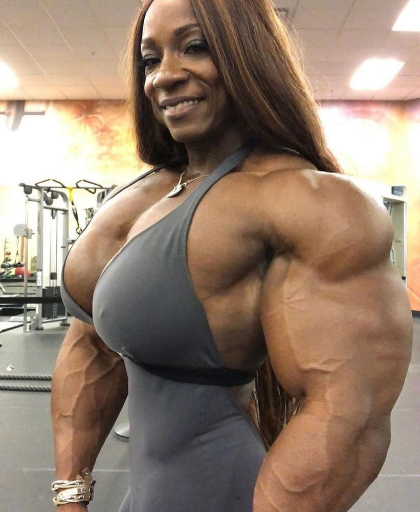Schöne muskulöse Frauen 30
 #103984652