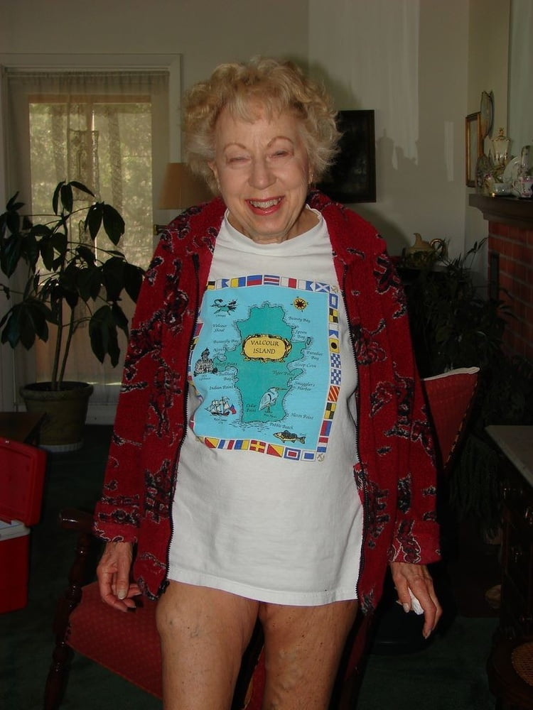 Más fotos de abuelita extremadamente vieja y adorable
 #90194193
