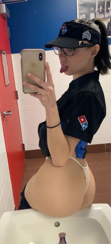 Employee Domino&#039;s pizza #80825089