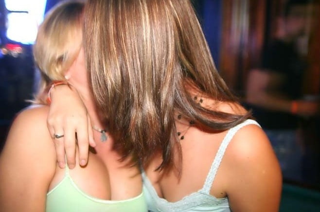 Ragazze che baciano le ragazze
 #81902552