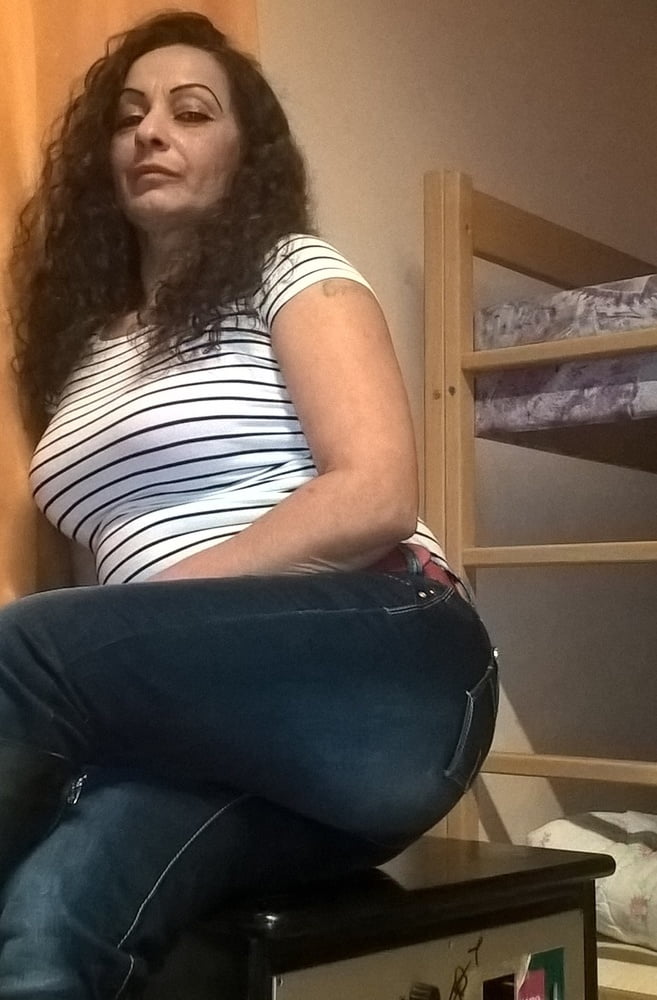 Hun-magyar gypsy sexy milf 75 mamá de día puta de noche
 #92286255