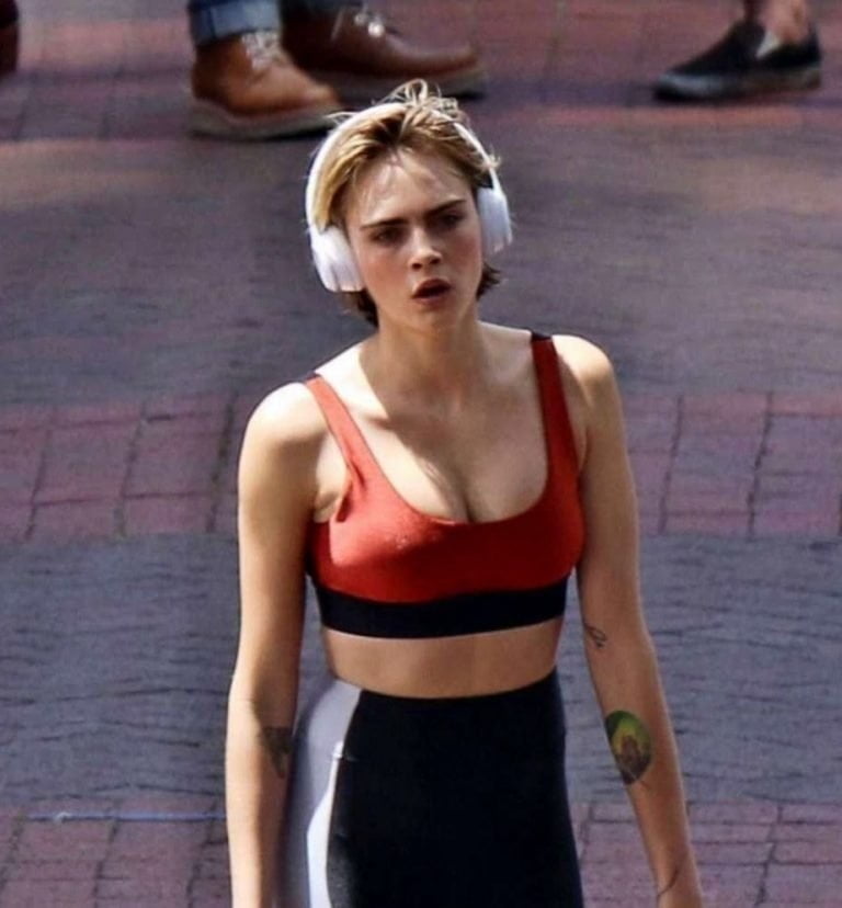 Cara delevigne
 #91049037