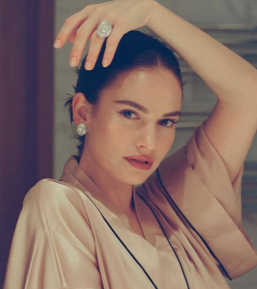 Lily James nackt #108403083