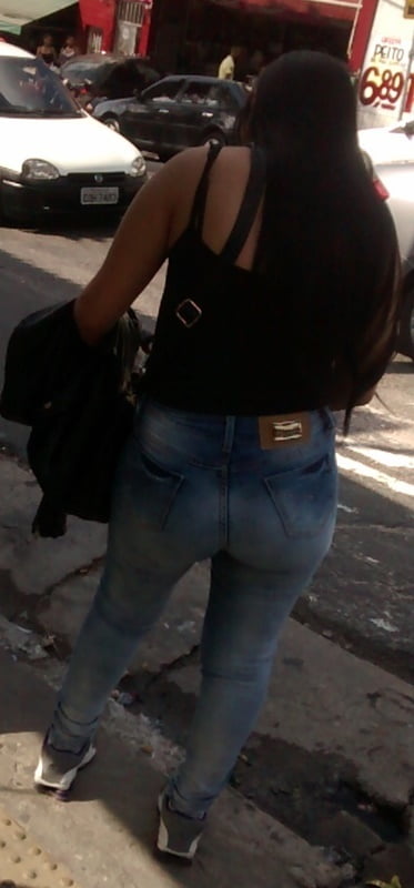 Gostosa no Ponto de onibus #80451937