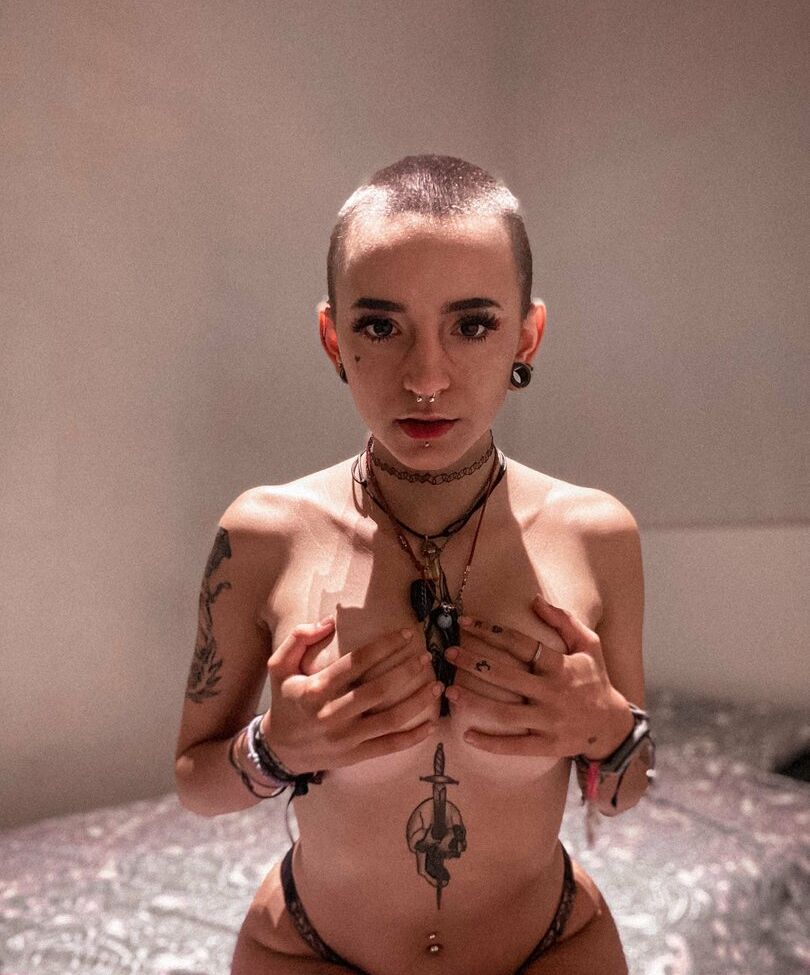 Covergore.666 desnuda #108067533