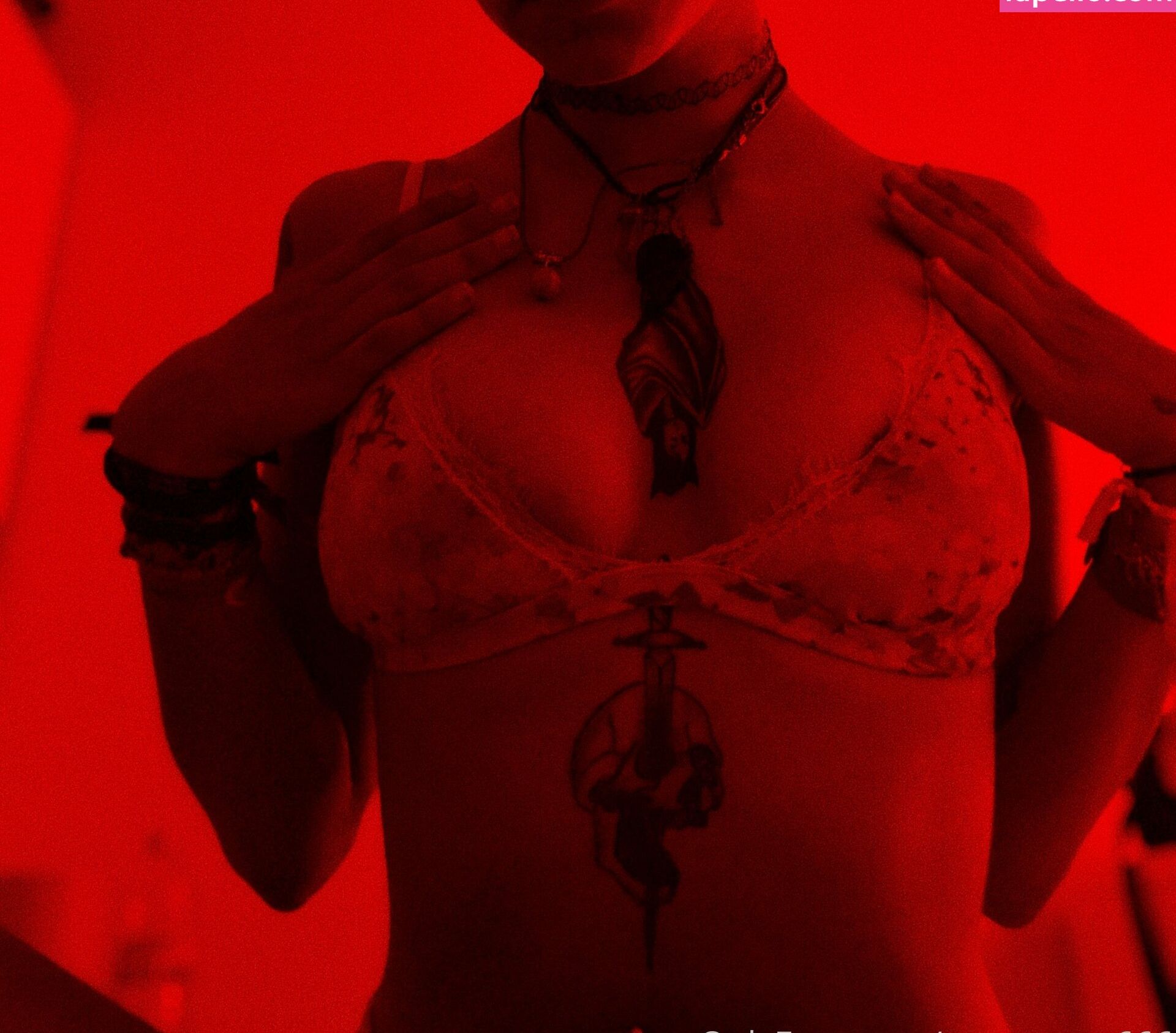 Covergore.666 desnuda #108067557