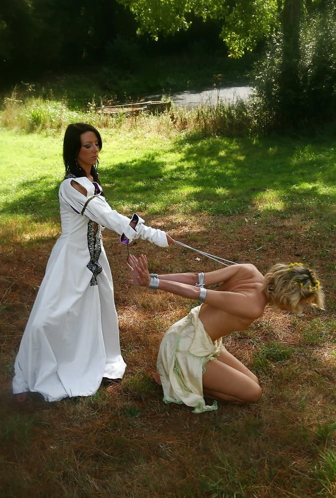 Bitte... zeigen Sie ein wenig Zurückhaltung im Freien
 #104768559