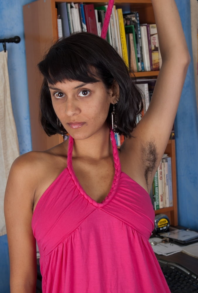 Behaarte indische Sonya - rosa Kleid
 #95620094