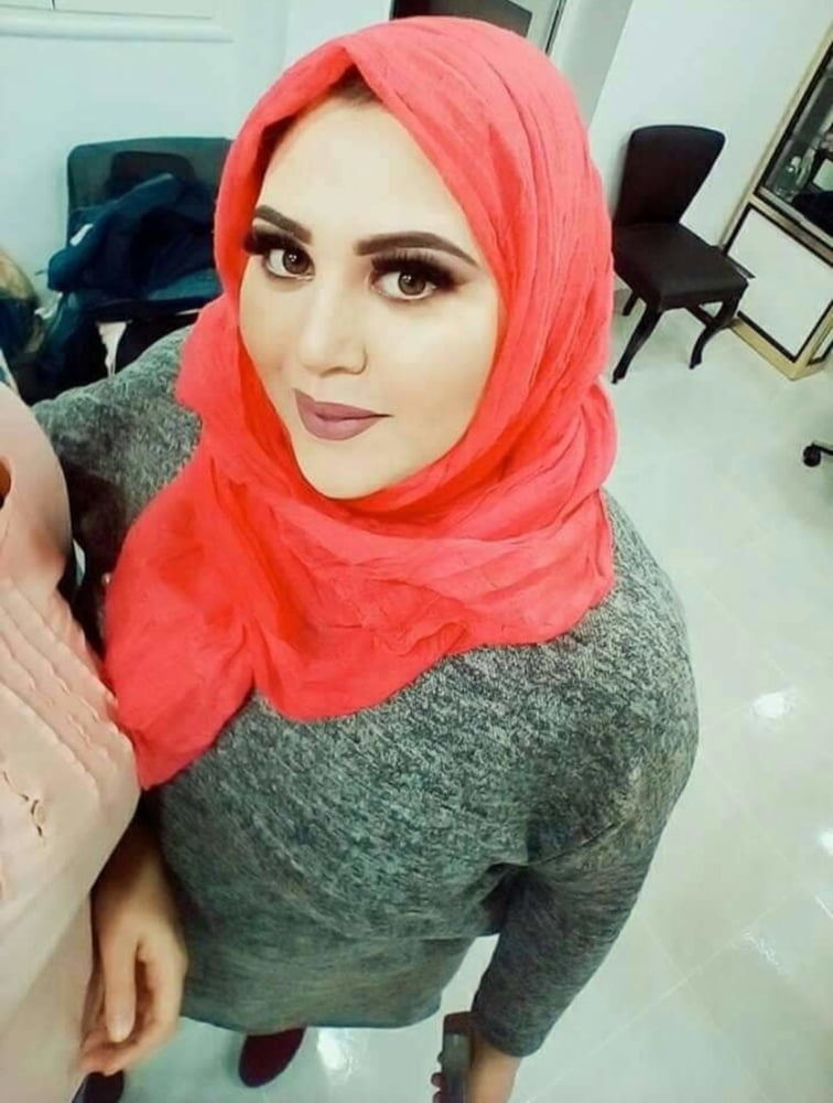 Milf sole singel hijab che vogliono un giovane grande cazzo
 #96119557