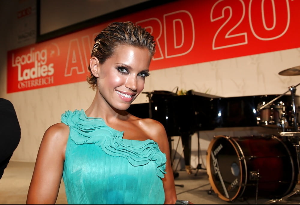 Sylvie meis ( van der vaart )
 #97604912