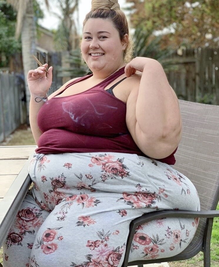 Fat Bodies In Tight Spaces - SSBBW Stuck 2 #104921622