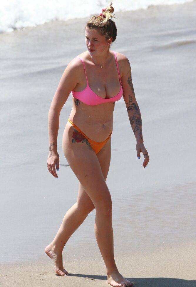 Ireland Baldwin desnuda #109375358