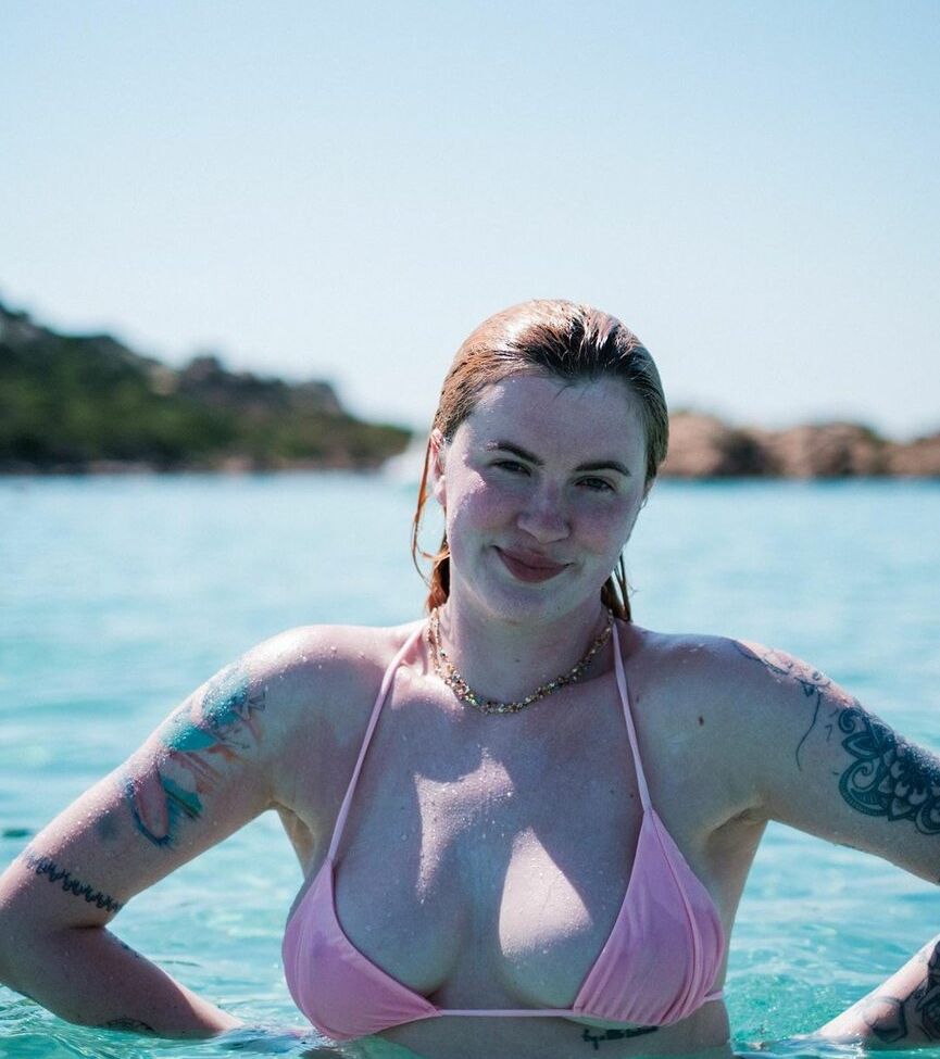 Ireland Baldwin desnuda #109375395