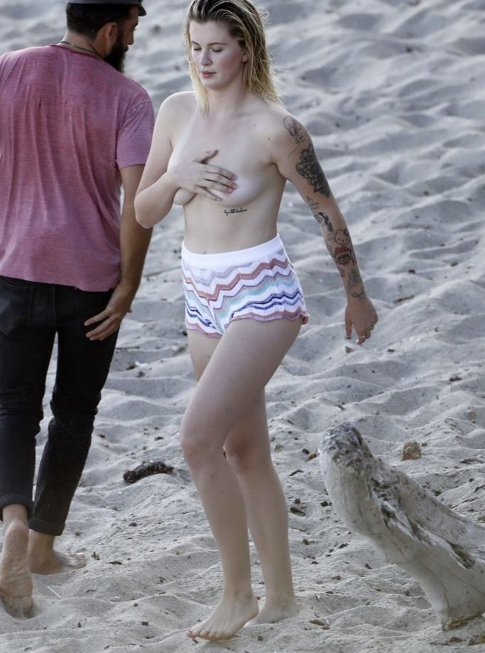 Ireland Baldwin desnuda #109375428