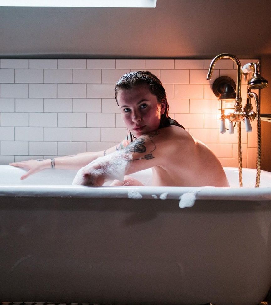 Ireland Baldwin desnuda #109375454