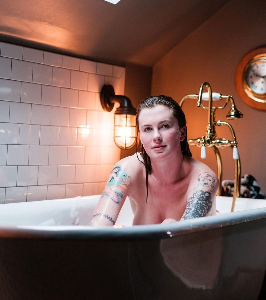 Ireland Baldwin desnuda #109375455