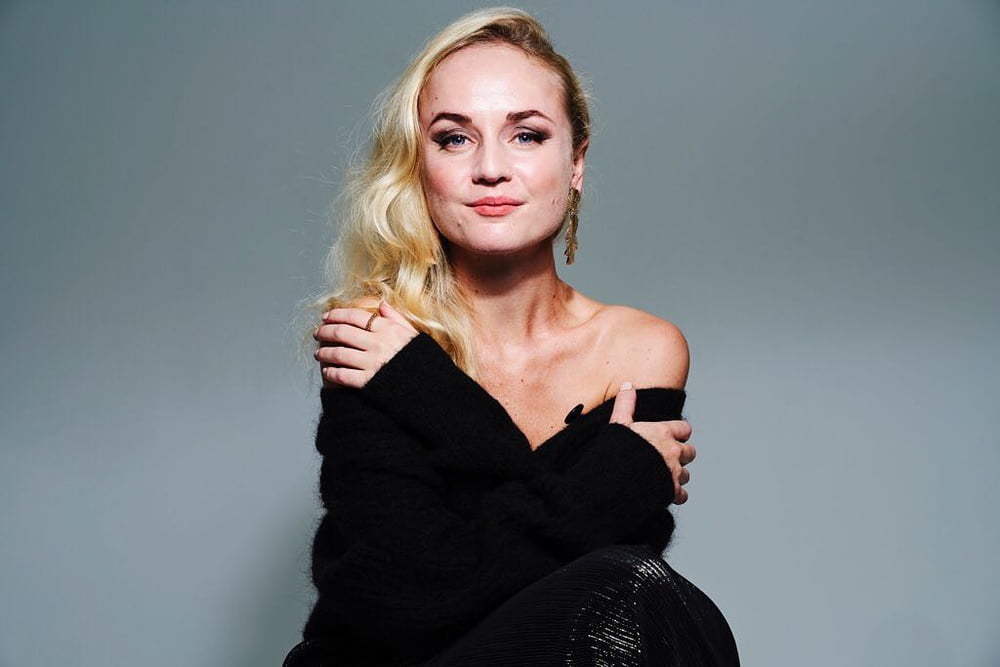Anna bergendahl (eurovision 2010 schweden)
 #104658539