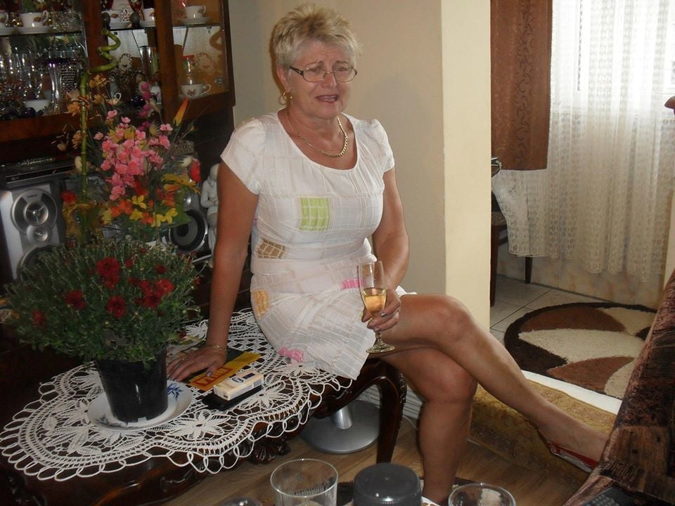 How use this granny #100727115