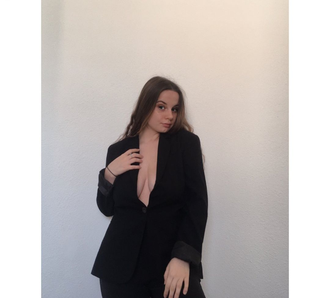 Zoesimplement nackt #109373001