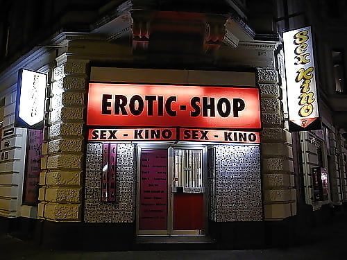 Frauen im Sexkino
 #90094469