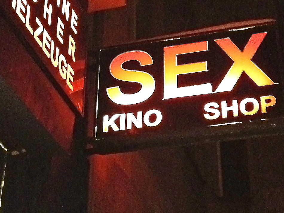 Frauen im Sexkino
 #90094481