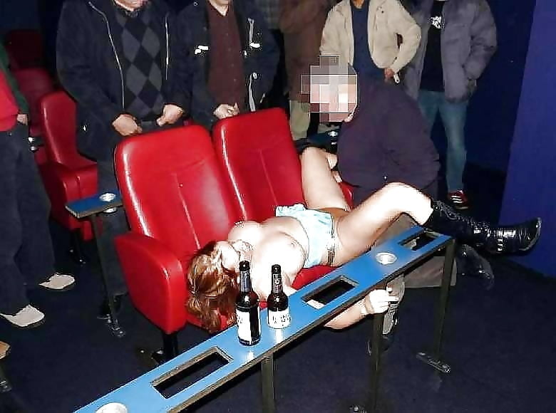 Frauen im Sexkino
 #90094526