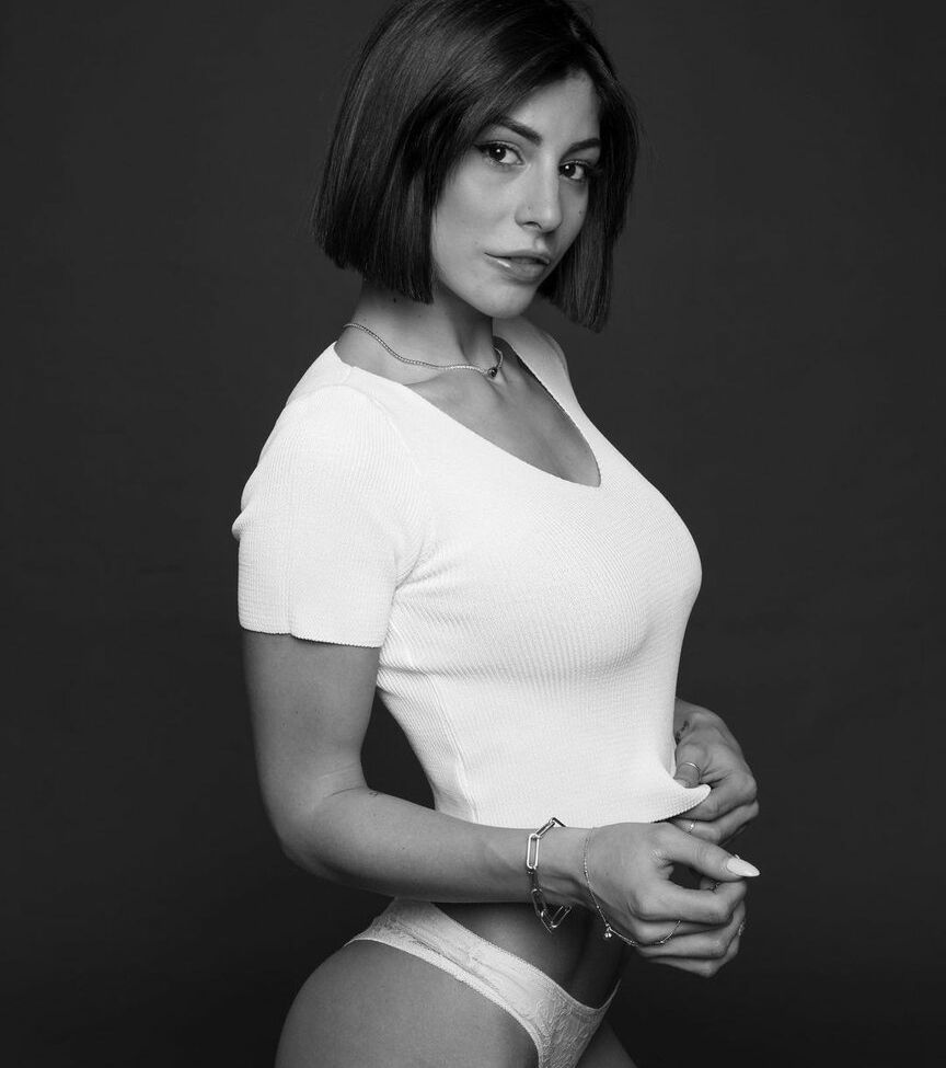 Carolina Dallari desnuda #109171063