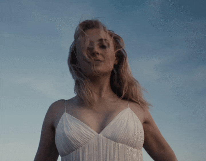 Sophie turner sexy gifs
 #82070073