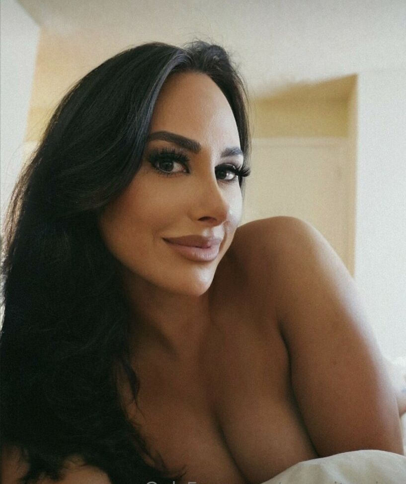 Yourvitamina desnuda #109818352