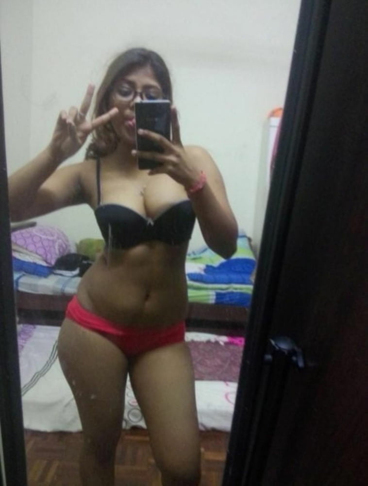 Exposed indian webslut, Hure mit großen Titten
 #105130219