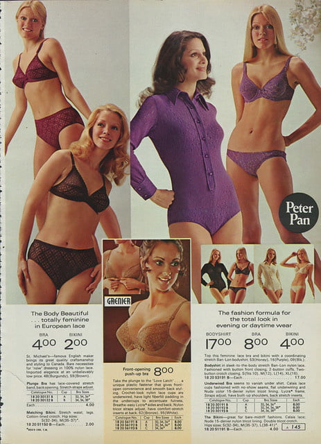 Alcune belle modelle di biancheria intima e lingerie vintage
 #97122178