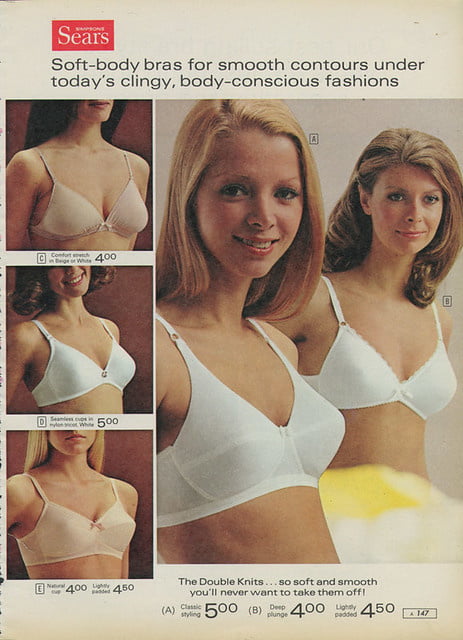Alcune belle modelle di biancheria intima e lingerie vintage
 #97122181