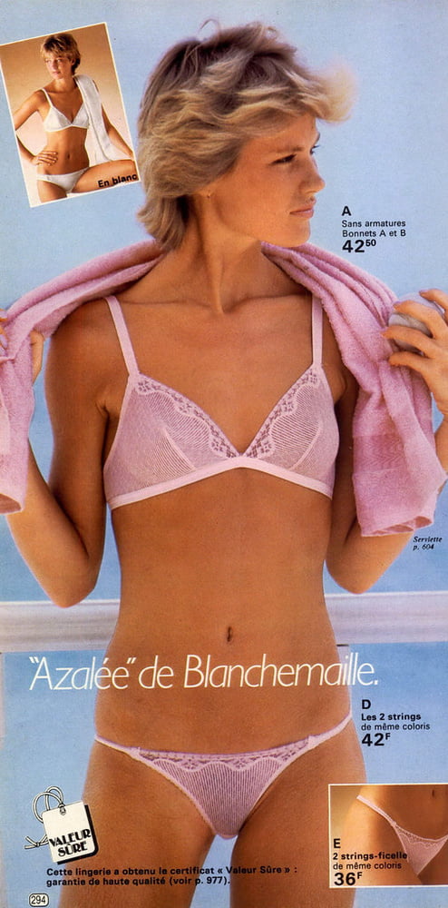 Alcune belle modelle di biancheria intima e lingerie vintage
 #97122196