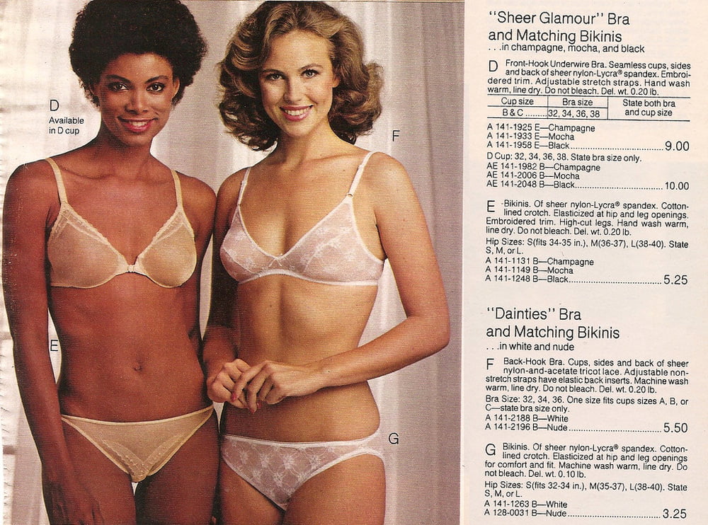 Alcune belle modelle di biancheria intima e lingerie vintage
 #97122199