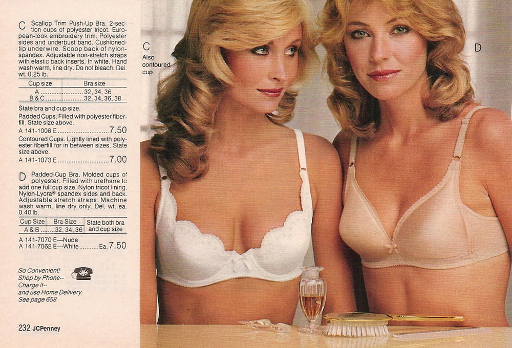 Alcune belle modelle di biancheria intima e lingerie vintage
 #97122241