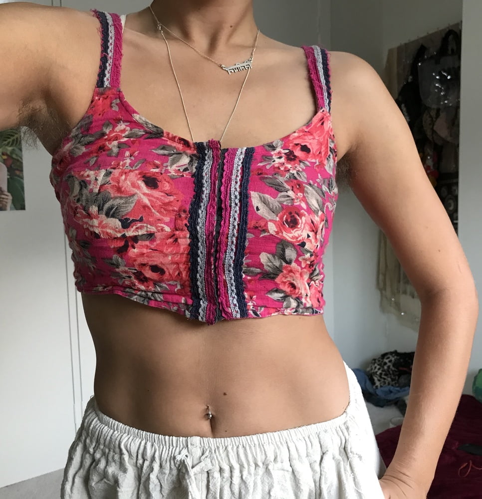 Eine weitere Auswahl an schönen haarigen weiblichen Achselhöhlen
 #103685773