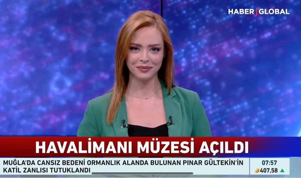 Türkische sexy Nachrichtensprecherin
 #79927495